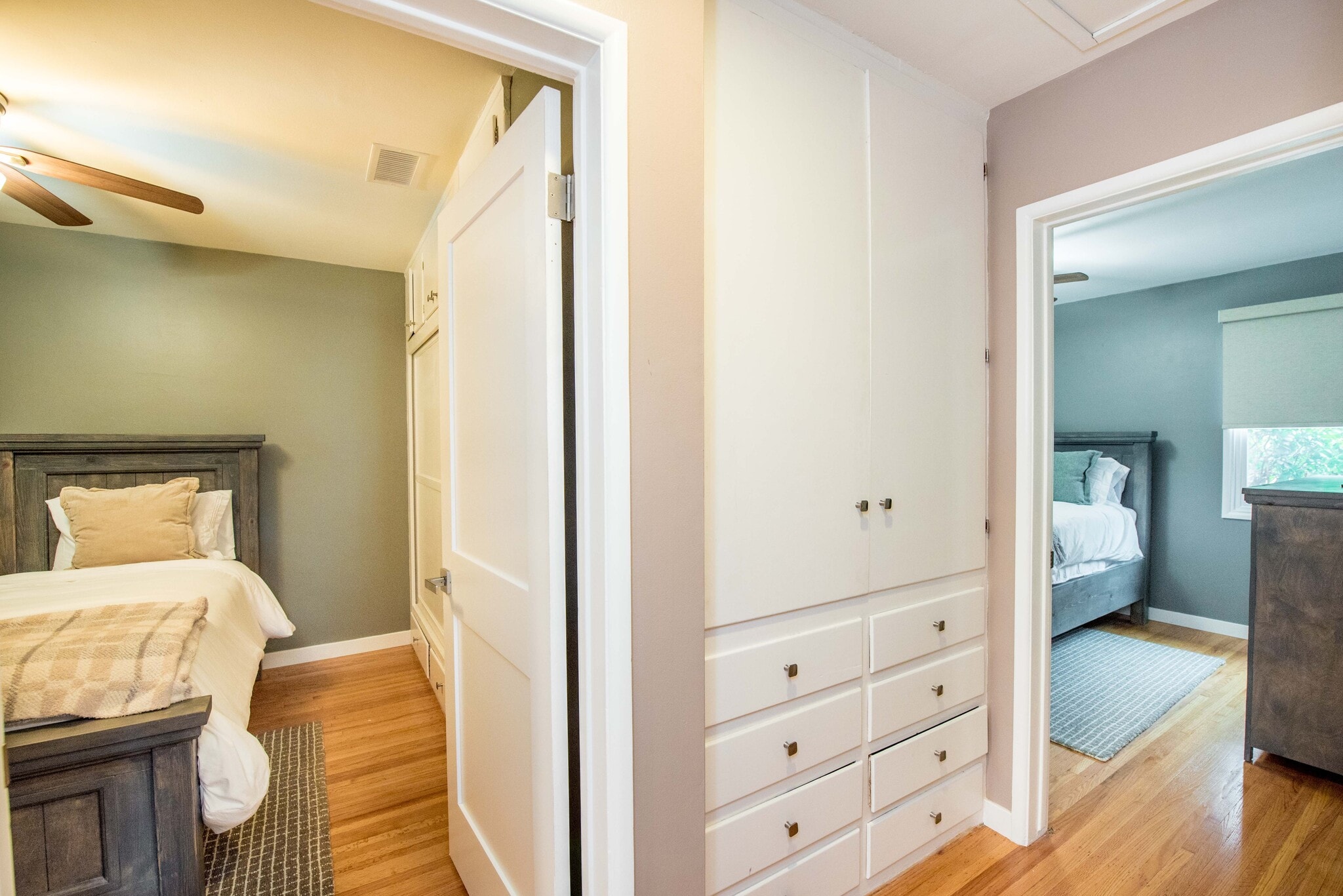 Building Photo - 250 N Clark St