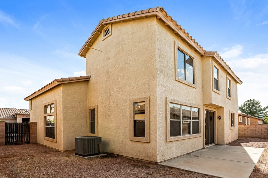 Building Photo - 8930 E Capri Ave