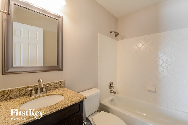 Building Photo - 641 Autumn Oaks Dr