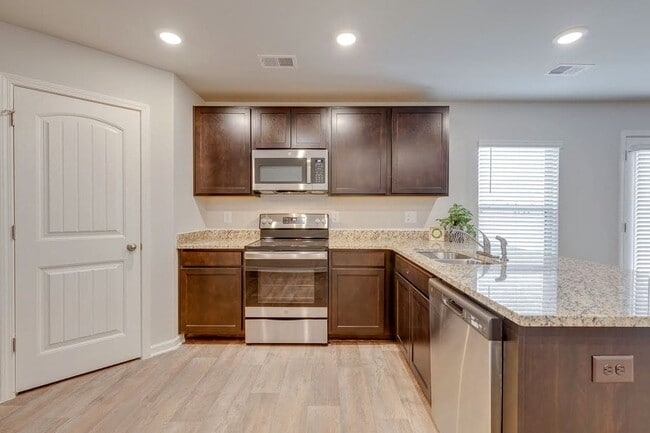 Building Photo - COMING SOON - Beautiful Fountain Inn home!  RARE FIND – Spacious 5 Bedroom Home with 1 Month FREE...