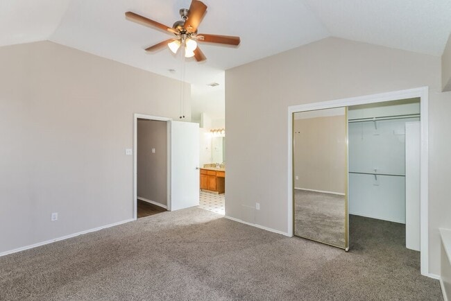 Building Photo - 6018 Fern Hollow Ct