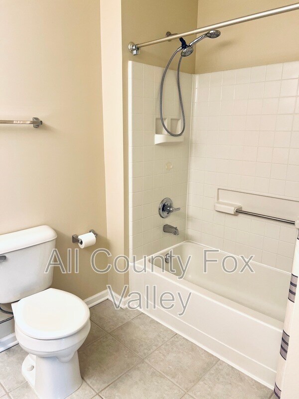 Building Photo - 1844 Crenshaw Cir