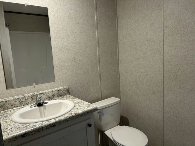 Building Photo - 38651 Tarr Dr