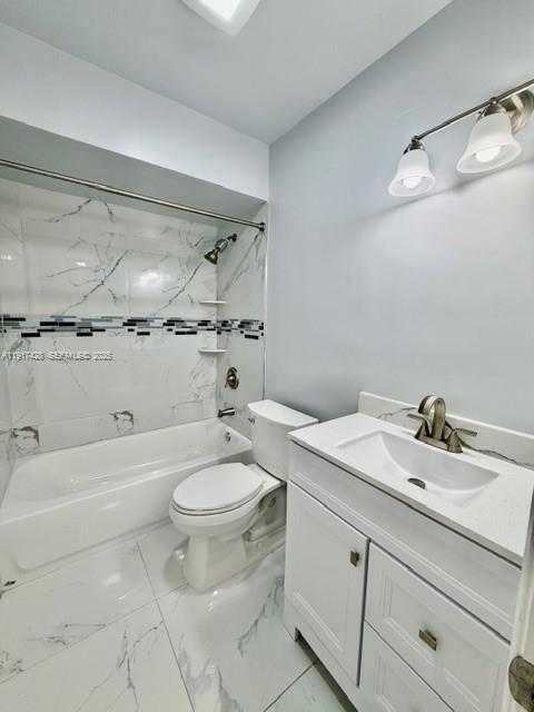 Building Photo - 3064 Riverside Dr