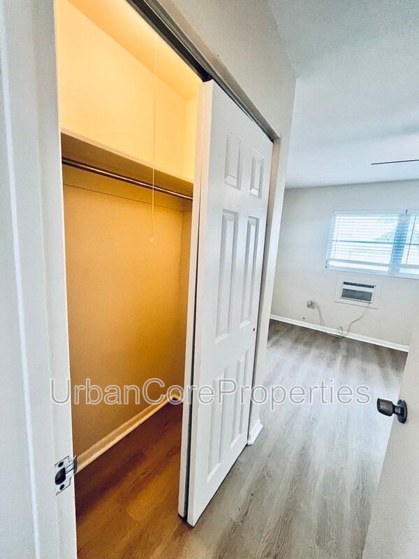 Building Photo - 115 7th Ave N