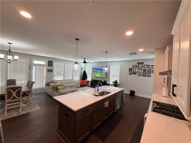 Building Photo - 1250 Wintergreen Wy