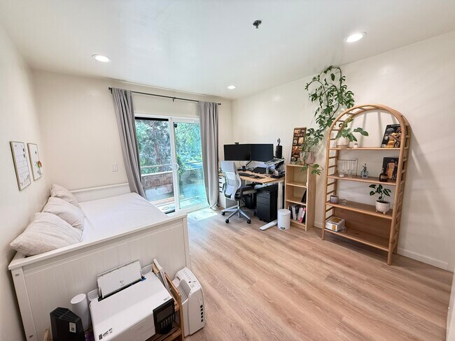 Building Photo - 5790 Friars Rd