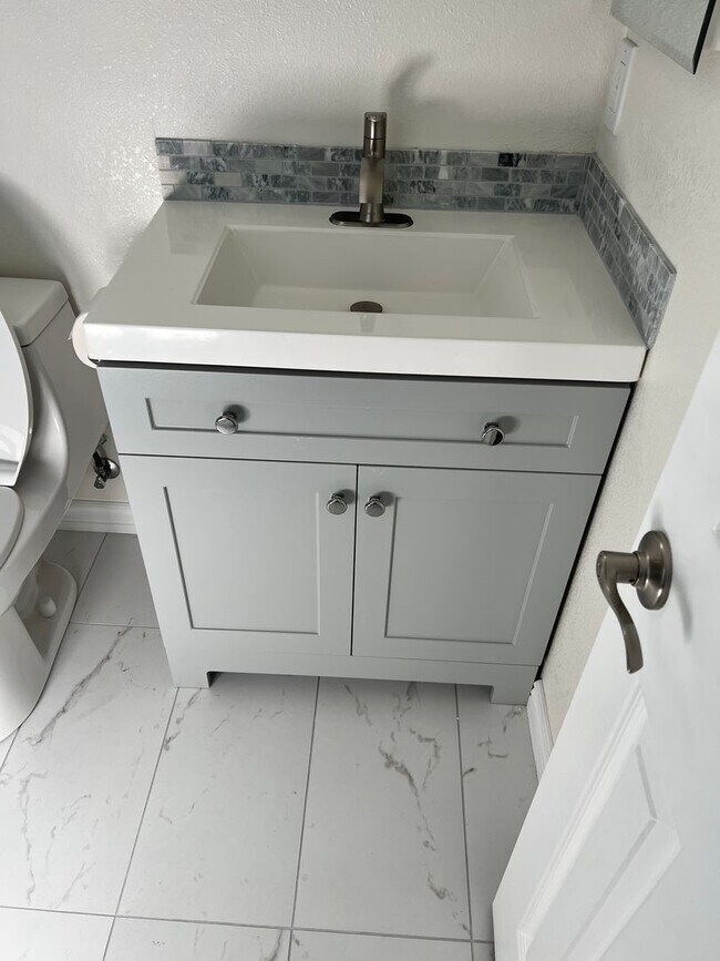 Building Photo - $2,700 - 2 Bed 1 Bath House in San Diego
