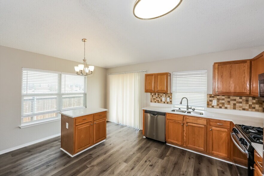 Building Photo - 7312 Moon Ridge Ct