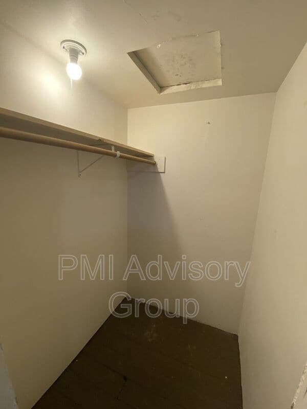 Building Photo - 524 Market St