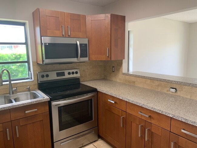 Kitchen - 3164 SW 27th St
