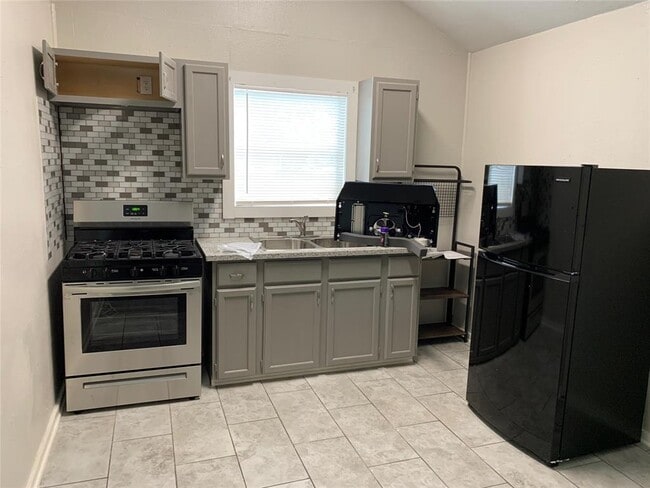 Building Photo - 1813 Hatwell St