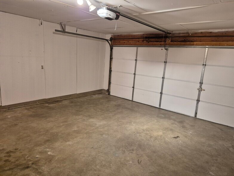Building Photo - 3333 Trafalgar Ct