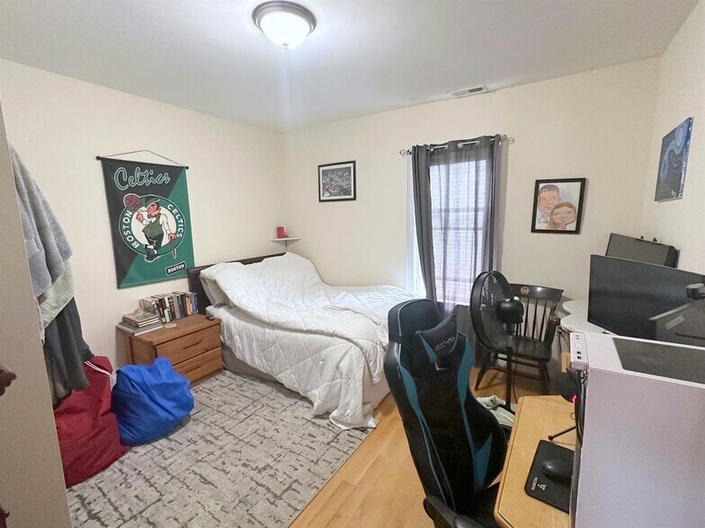 Building Photo - 57 Greenleaf Ave