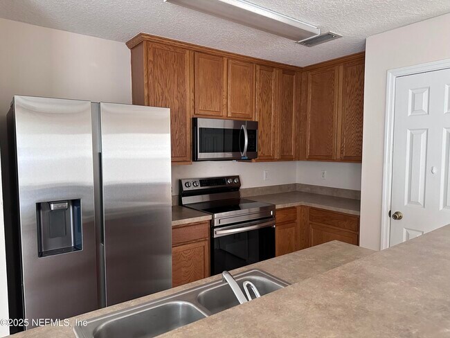 Building Photo - 1500 Calming Water Dr