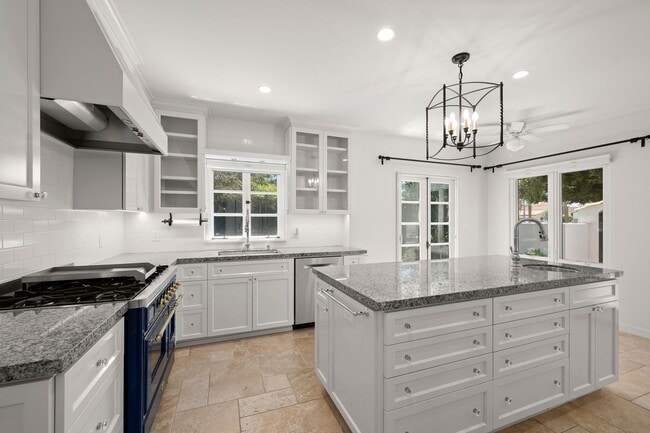 Building Photo - Kensington Exceptional Location 4Bed 3.5 Bath Private Gated Spanish Estate like property