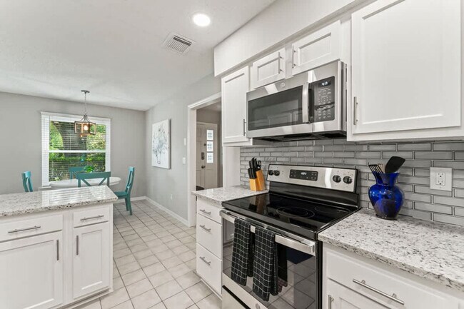 Building Photo - 10383 Chatwood Ct