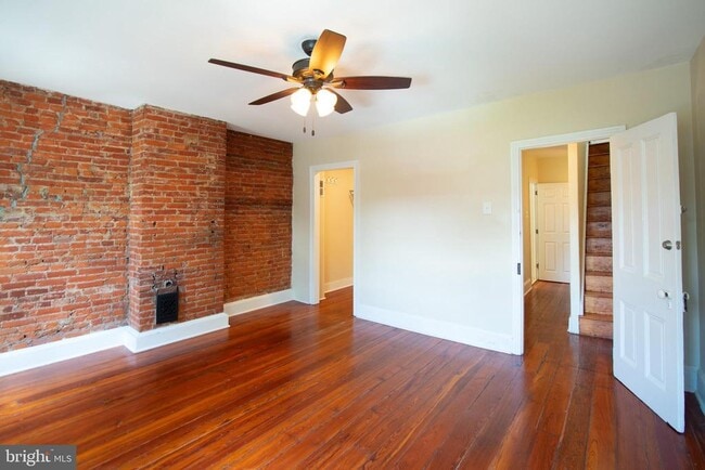 Building Photo - 2211 Bainbridge St