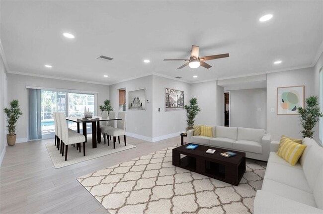 Building Photo - 8789 Maplewood Rd