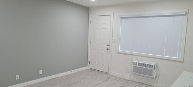 Building Photo - Remodeled 1 Bedroom Unit in Orange