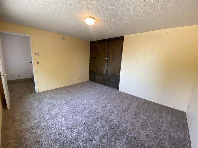 Building Photo - 2469 Miami Ln