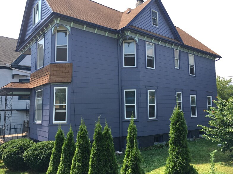 Building Photo - 2465 S Howell Ave