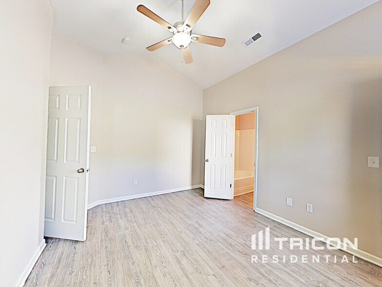 Building Photo - 1517 Crandon Dr