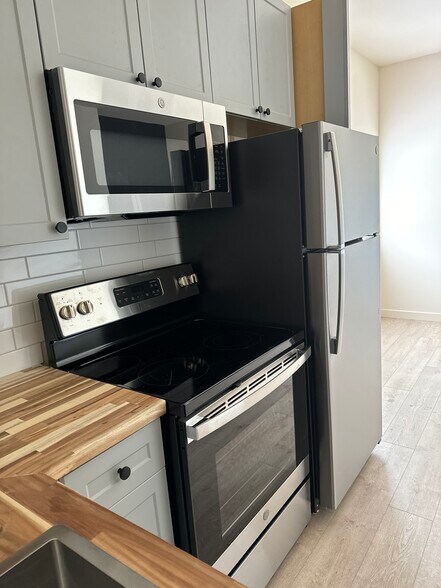 Primary Photo - 1209 Carlyle St