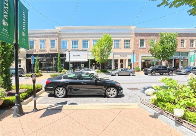 Building Photo - 120 Grand Cres