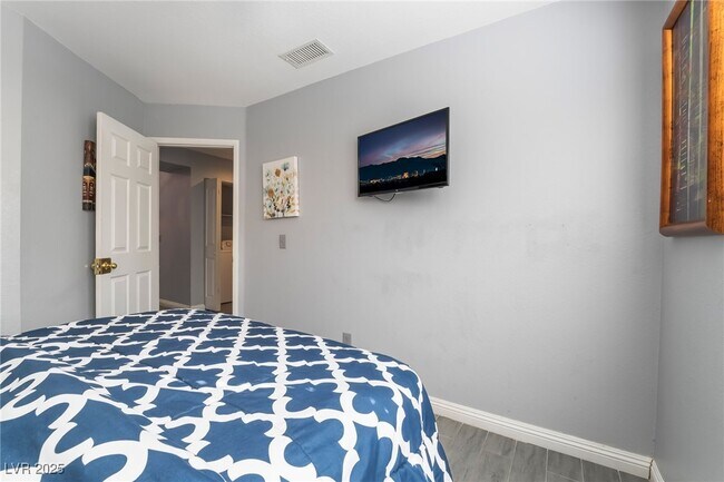 Building Photo - 7076 Gunslinger St