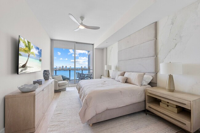 Building Photo - 220 Lake Shore Dr