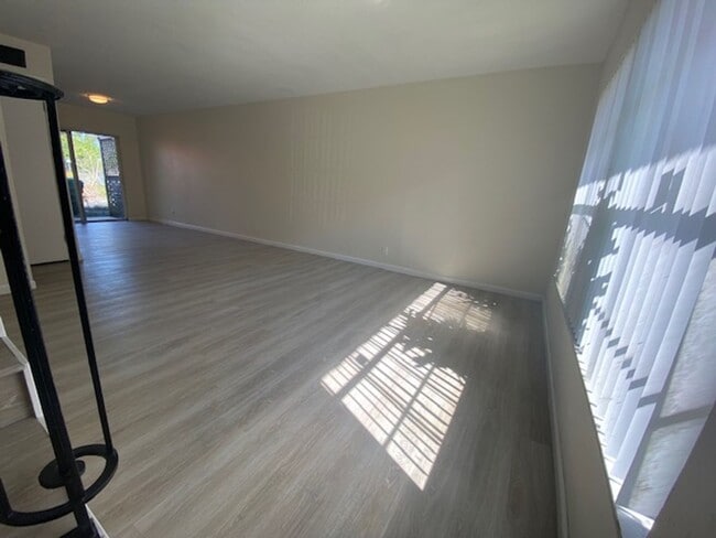 Building Photo - Beautiful 2-bed/1.5 bath two-story townhom...