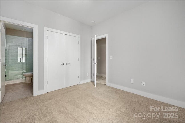Building Photo - 1008 Westbrook Dr