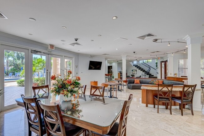 Building Photo - 500 Uno Lago Dr