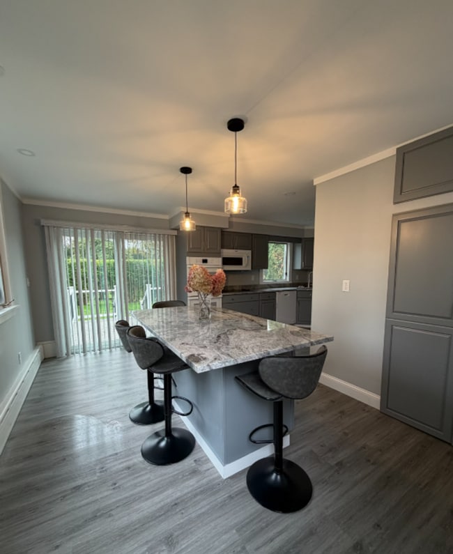 Primary Photo - 148 Russells Mills Rd