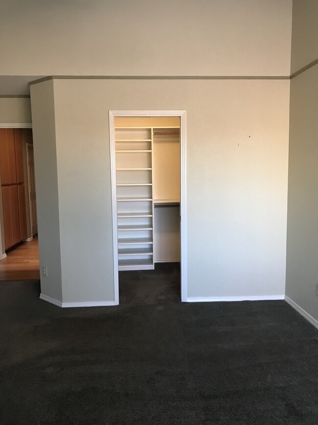 Building Photo - Beautiful 4 bedroom custom