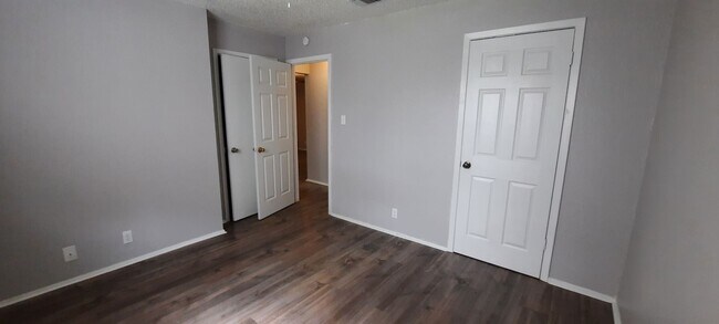 Building Photo - 823 Taulbee Ln
