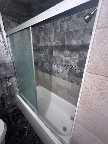 Building Photo - 95 E Clifton Ave