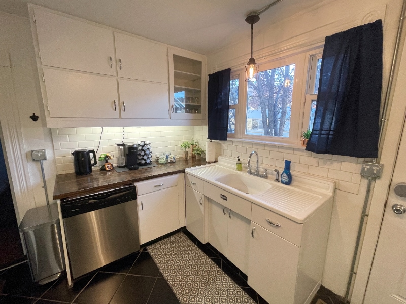 Building Photo - 711 W 5th St