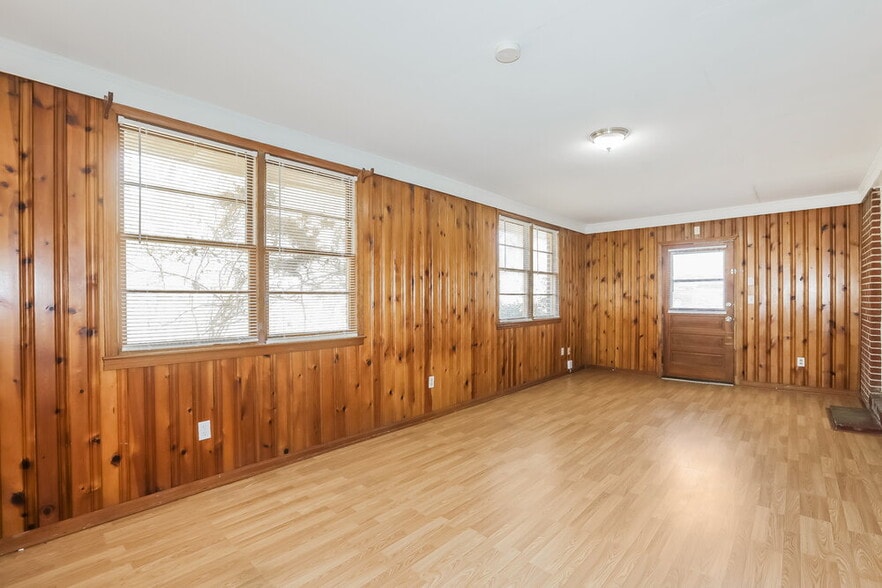 Building Photo - 2147 Camp Cir SW