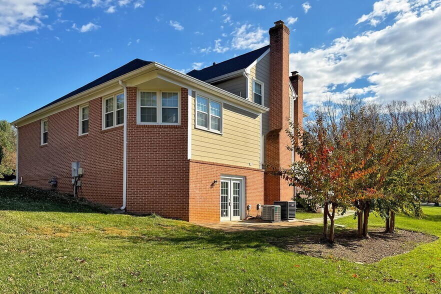 Building Photo - 1300 Pinstripe Ct