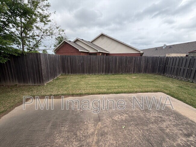 Building Photo - 88 E Cydnee St