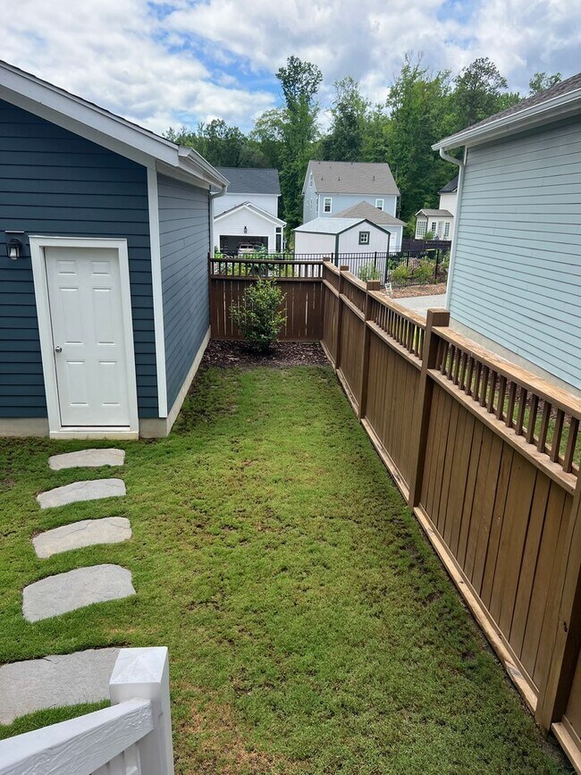 Building Photo - WOW!! One of the best Locations in one of the most desired neighborhoods