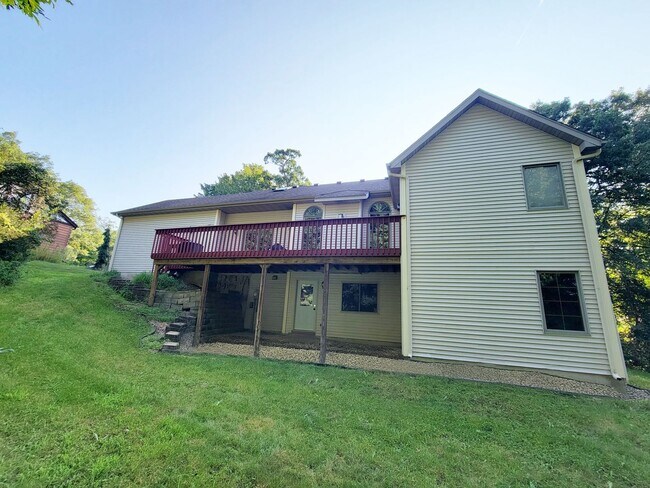 Building Photo - Charming 3-Bedroom Home with Fireplaces an...