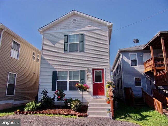 Building Photo - 277 4th Ave