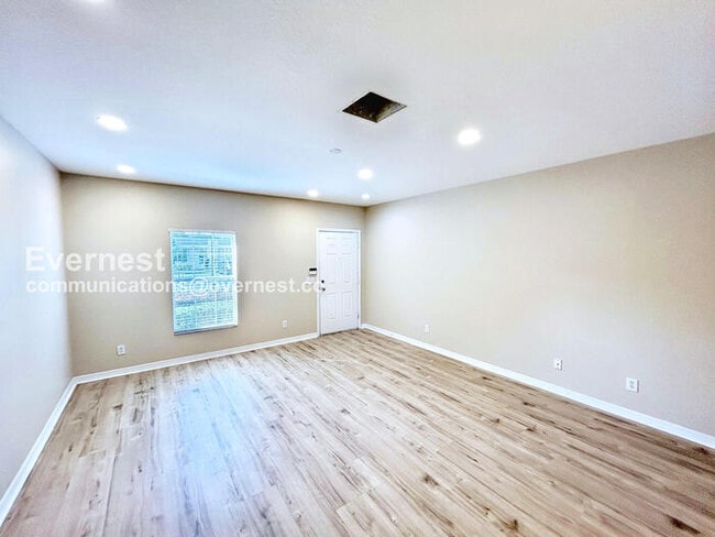 Building Photo - 16351 Swan View Cir