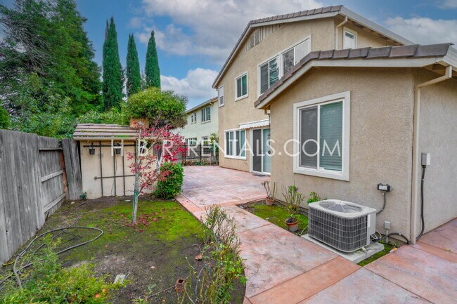 Building Photo - MANTECA RENTAL 4 BEDROOM OUTDOOR PIZZA OVEN in beautiful rear yard