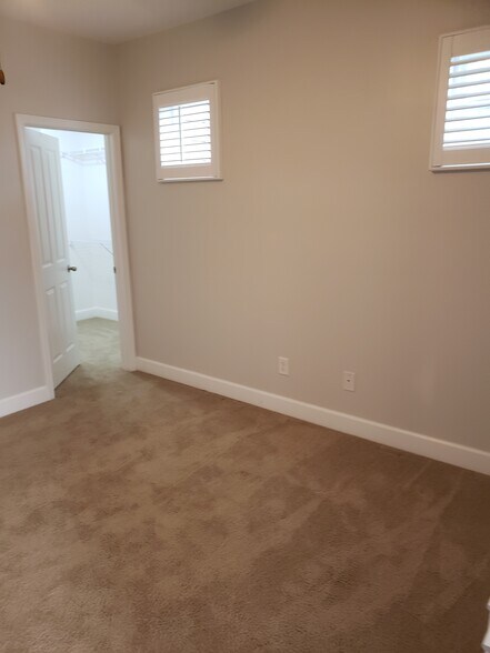 Building Photo - 8201 Lenox Creekside Dr