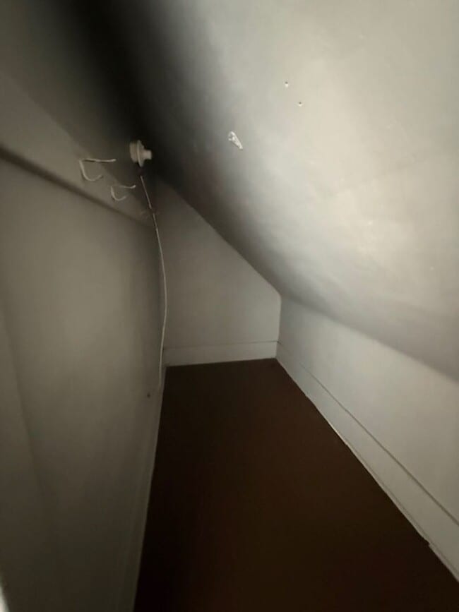 Building Photo - House for Rent 3 BR / 1 BA