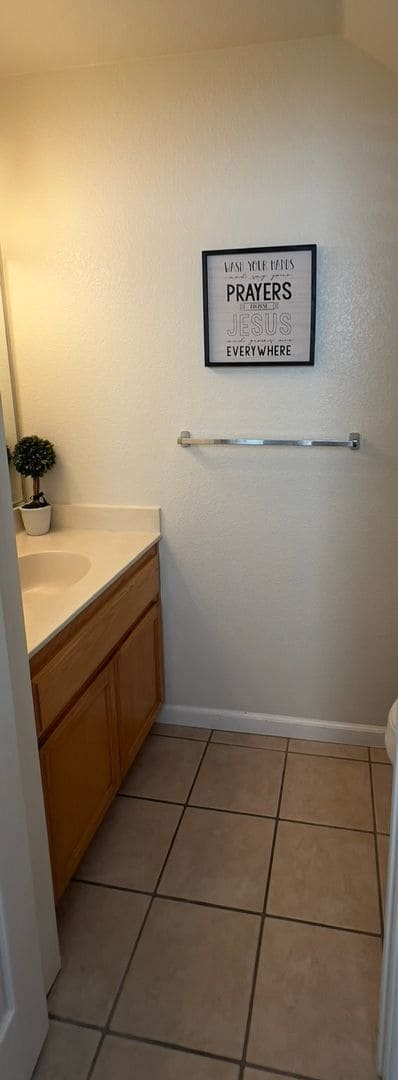 Building Photo - Spacious 3 Bedroom 2.5 Bath condo with large bonus room in Freedom Ca
